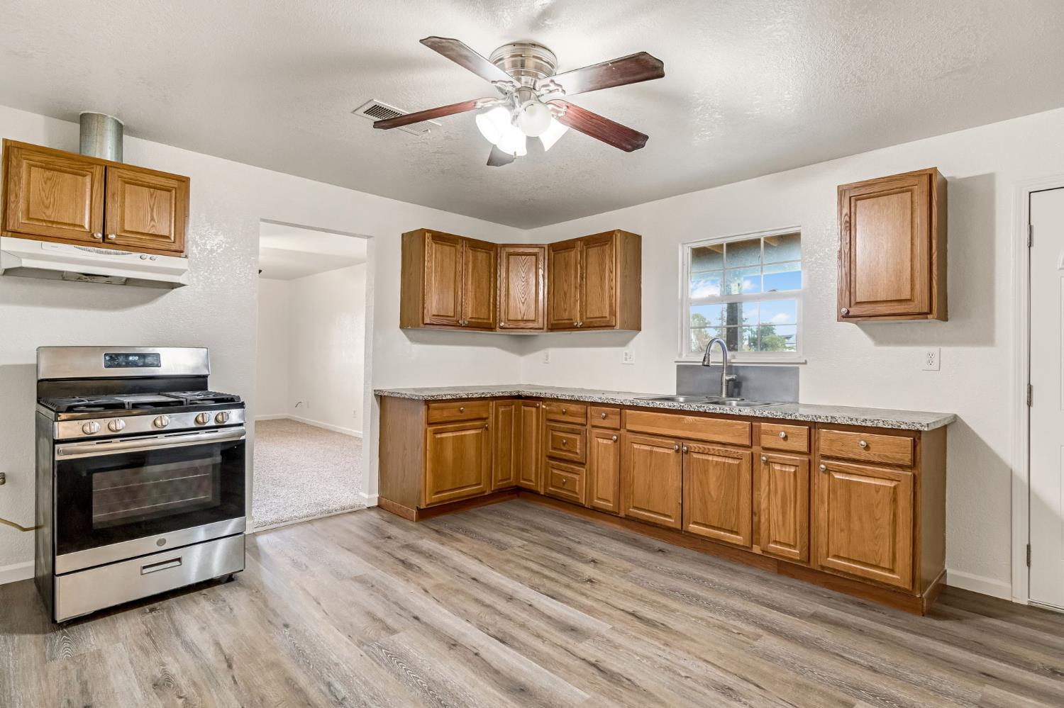 430 S 6Th St, Fowler, CA 93625