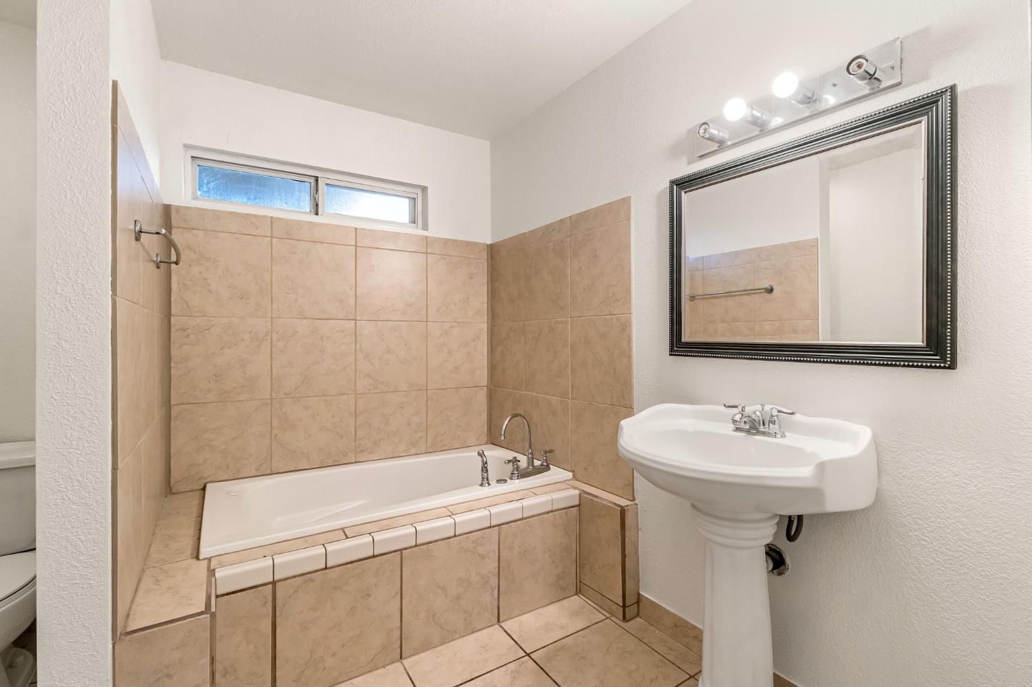 430 S 6Th St, Fowler, CA 93625