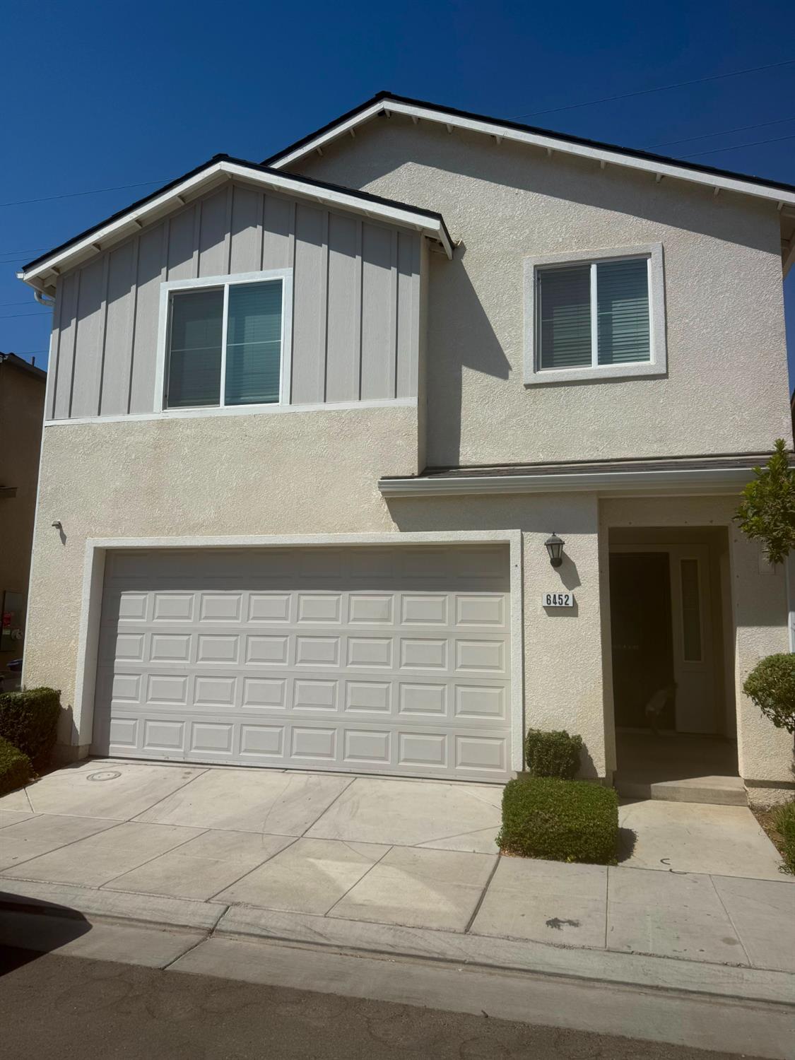 6452 E Malbec Dr, Fresno, CA 93727