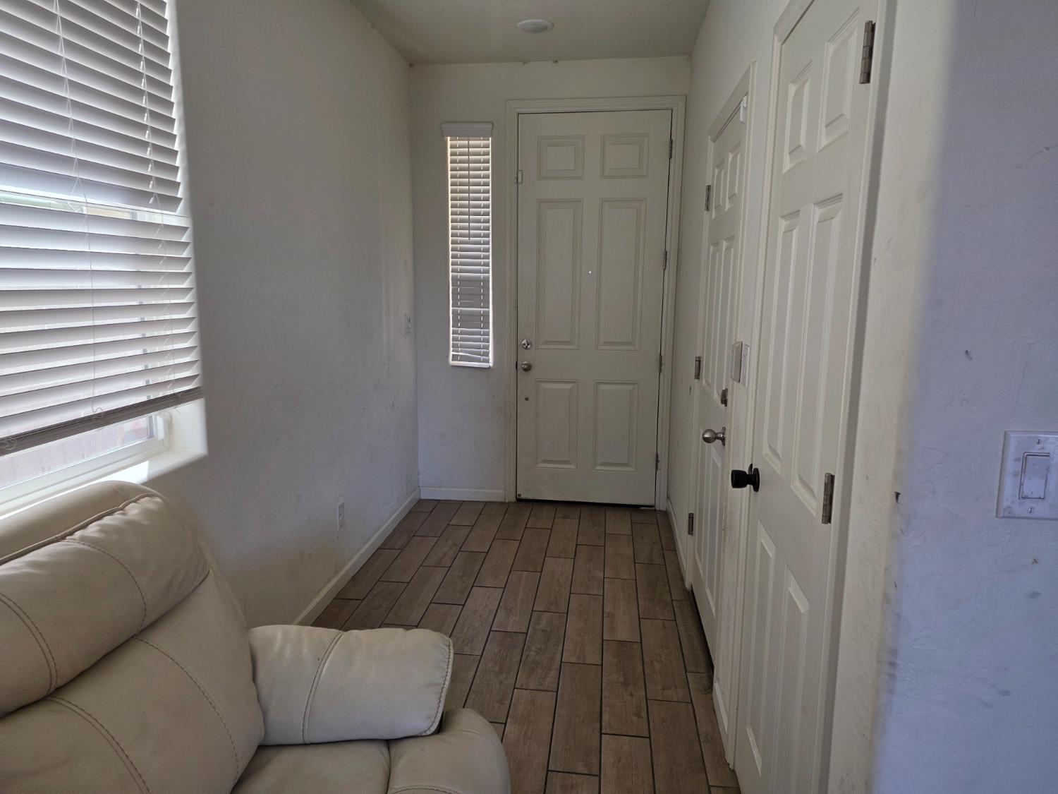 6452 E Malbec Dr, Fresno, CA 93727