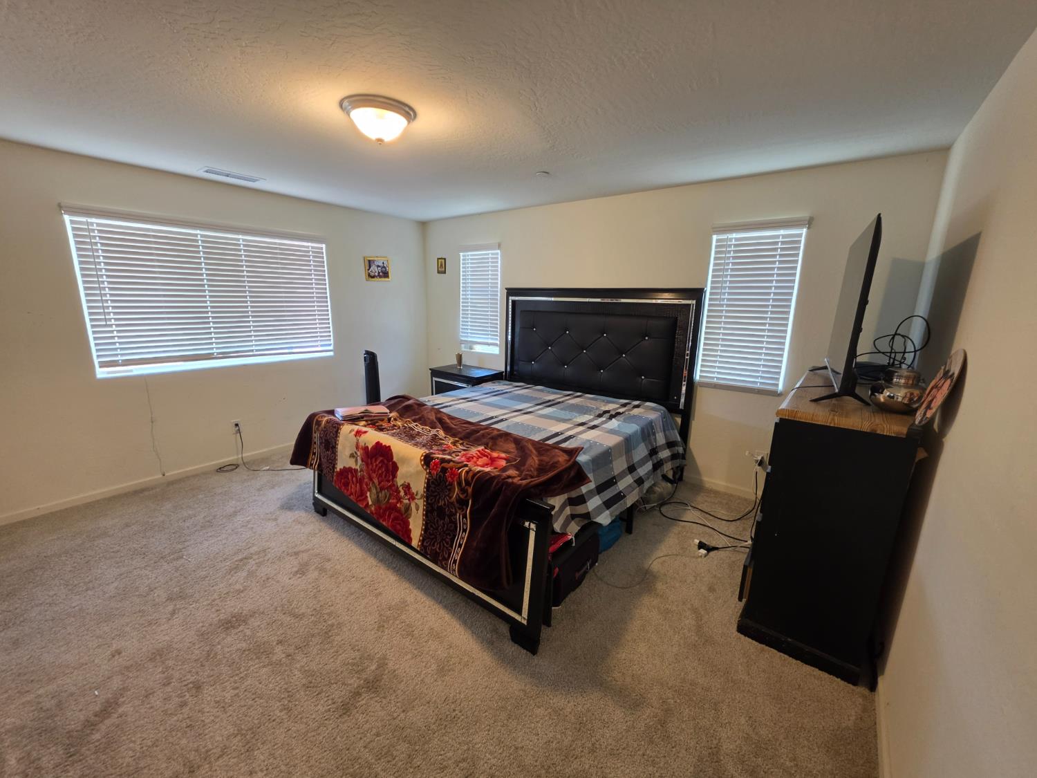 6452 E Malbec Dr, Fresno, CA 93727