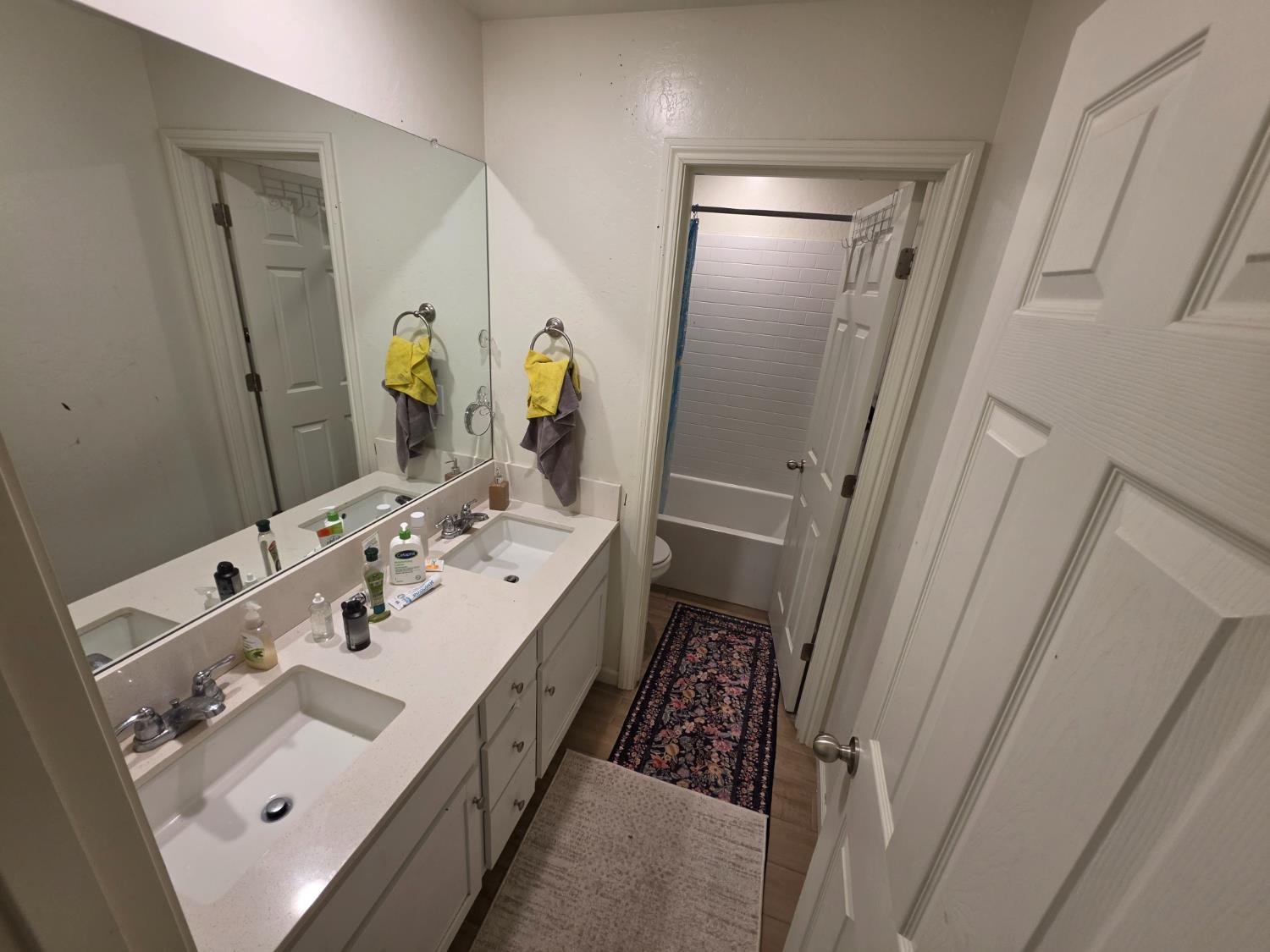6452 E Malbec Dr, Fresno, CA 93727