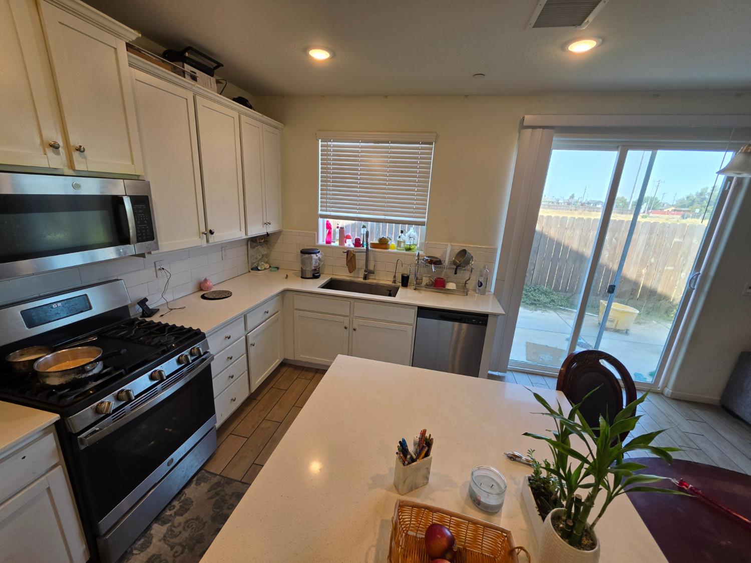 6452 E Malbec Dr, Fresno, CA 93727