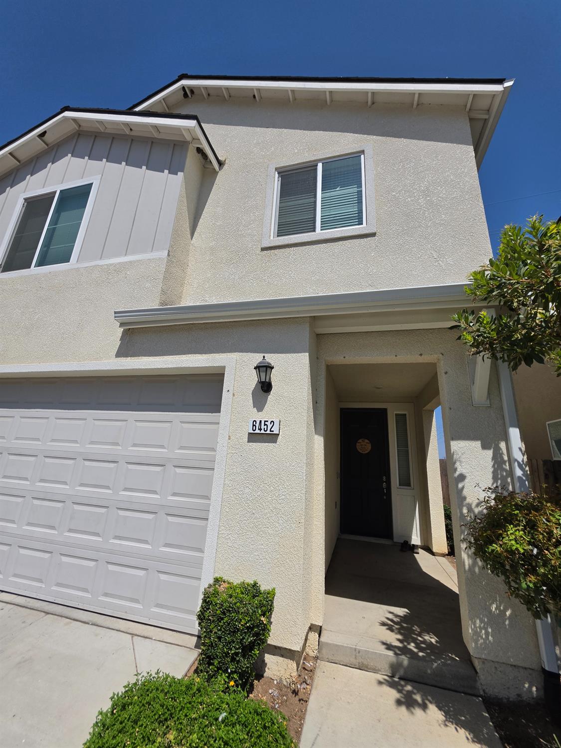 6452 E Malbec Dr, Fresno, CA 93727