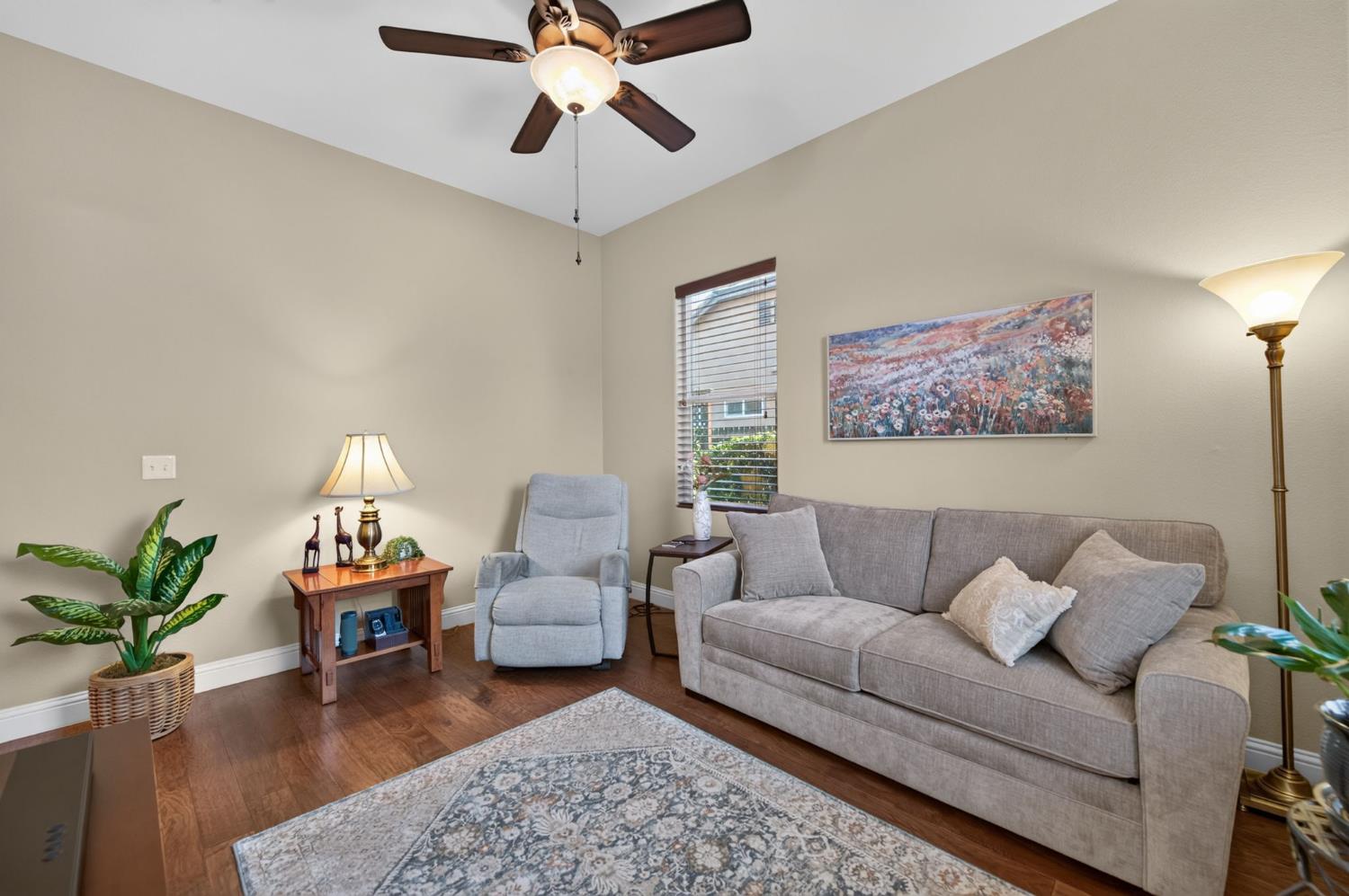 3745 Robinwood Ave, Clovis, CA 93619