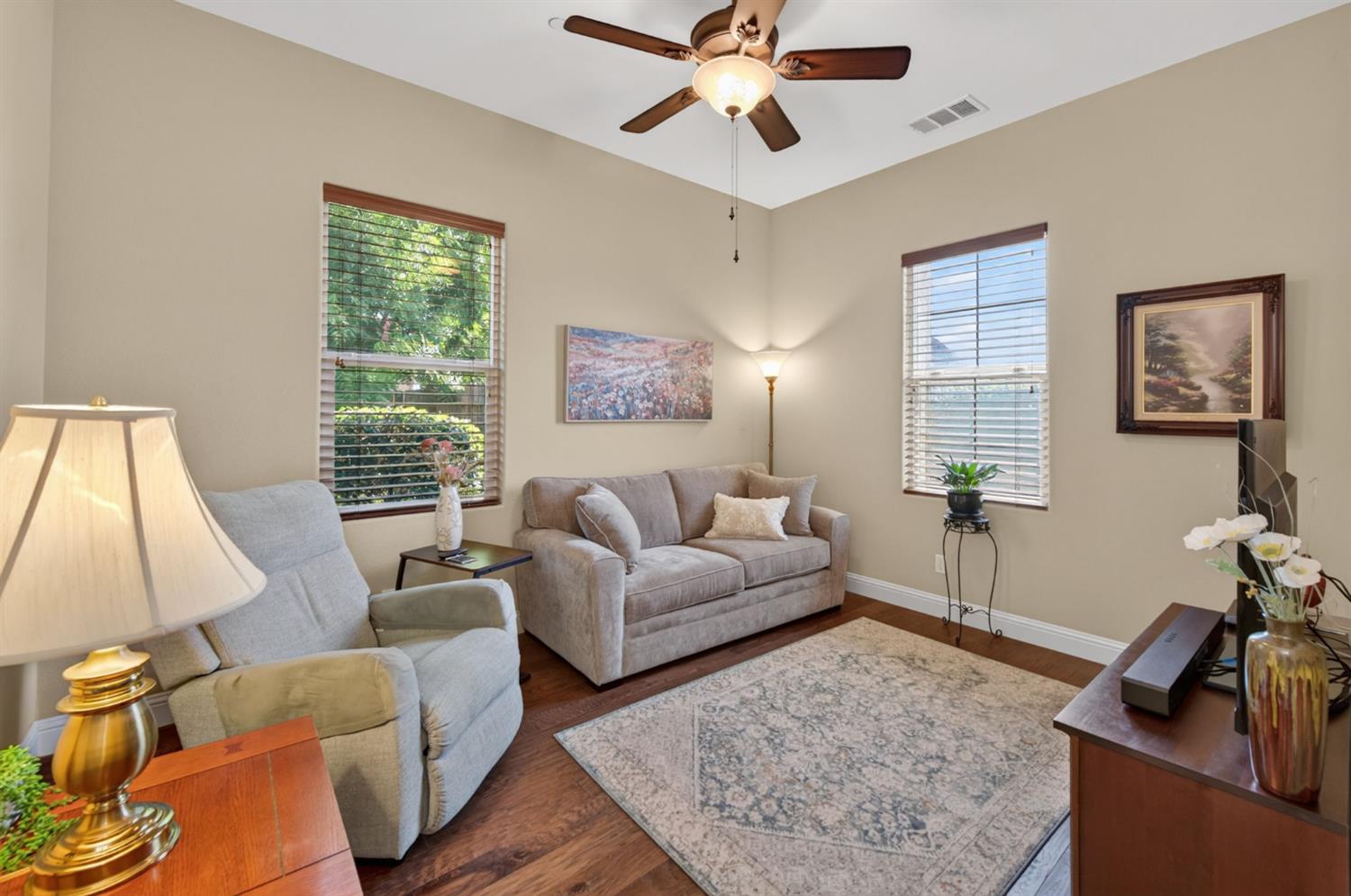 3745 Robinwood Ave, Clovis, CA 93619