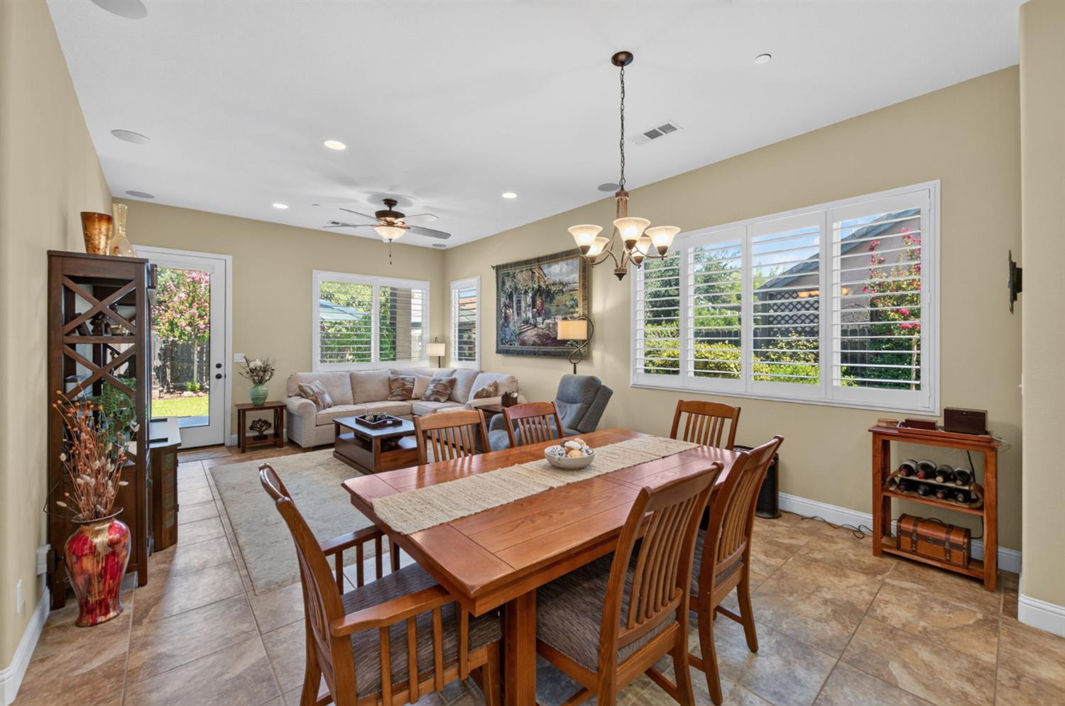 3745 Robinwood Ave, Clovis, CA 93619