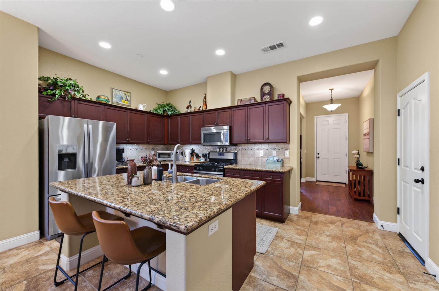 3745 Robinwood Ave, Clovis, CA 93619