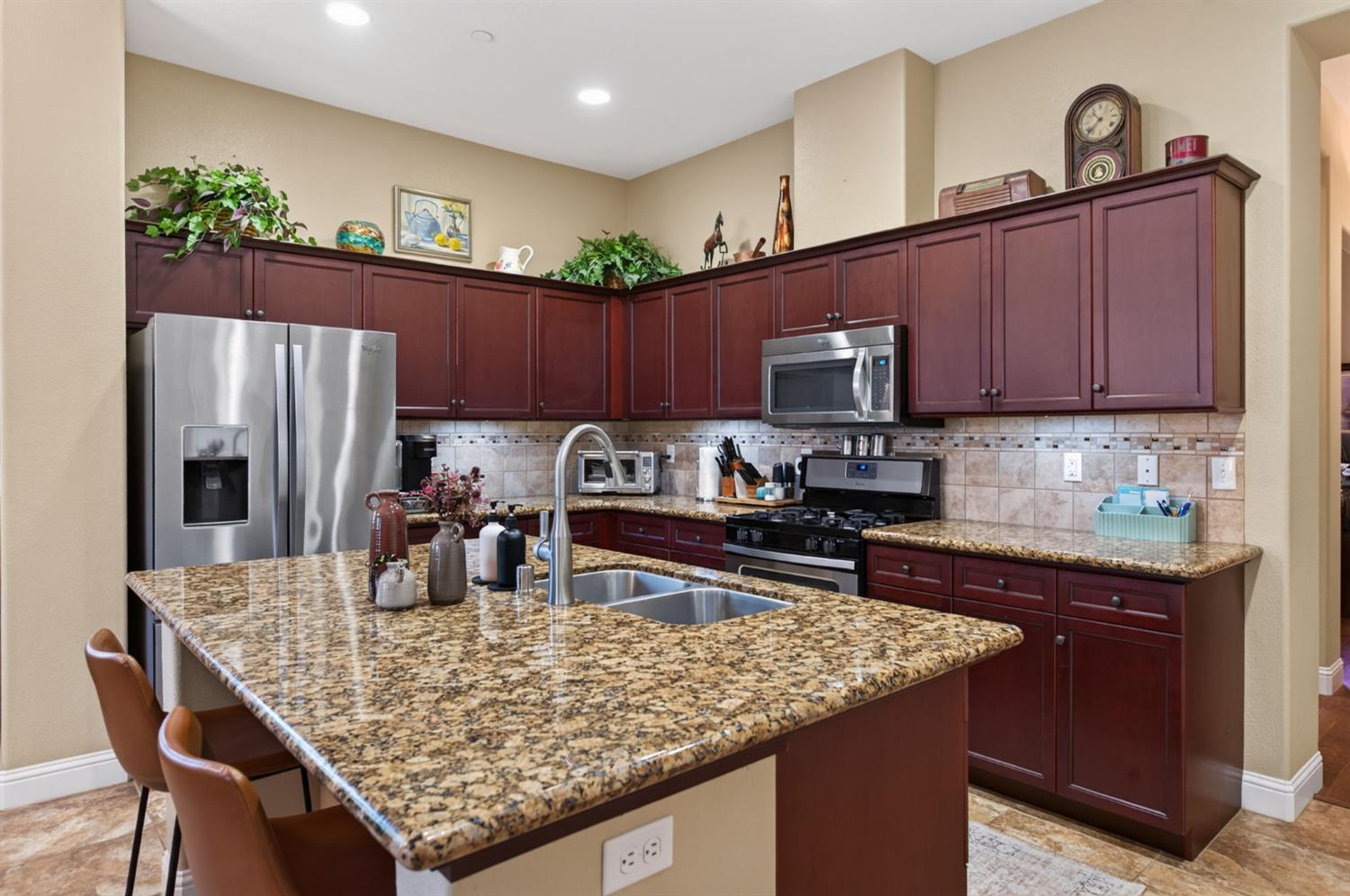 3745 Robinwood Ave, Clovis, CA 93619