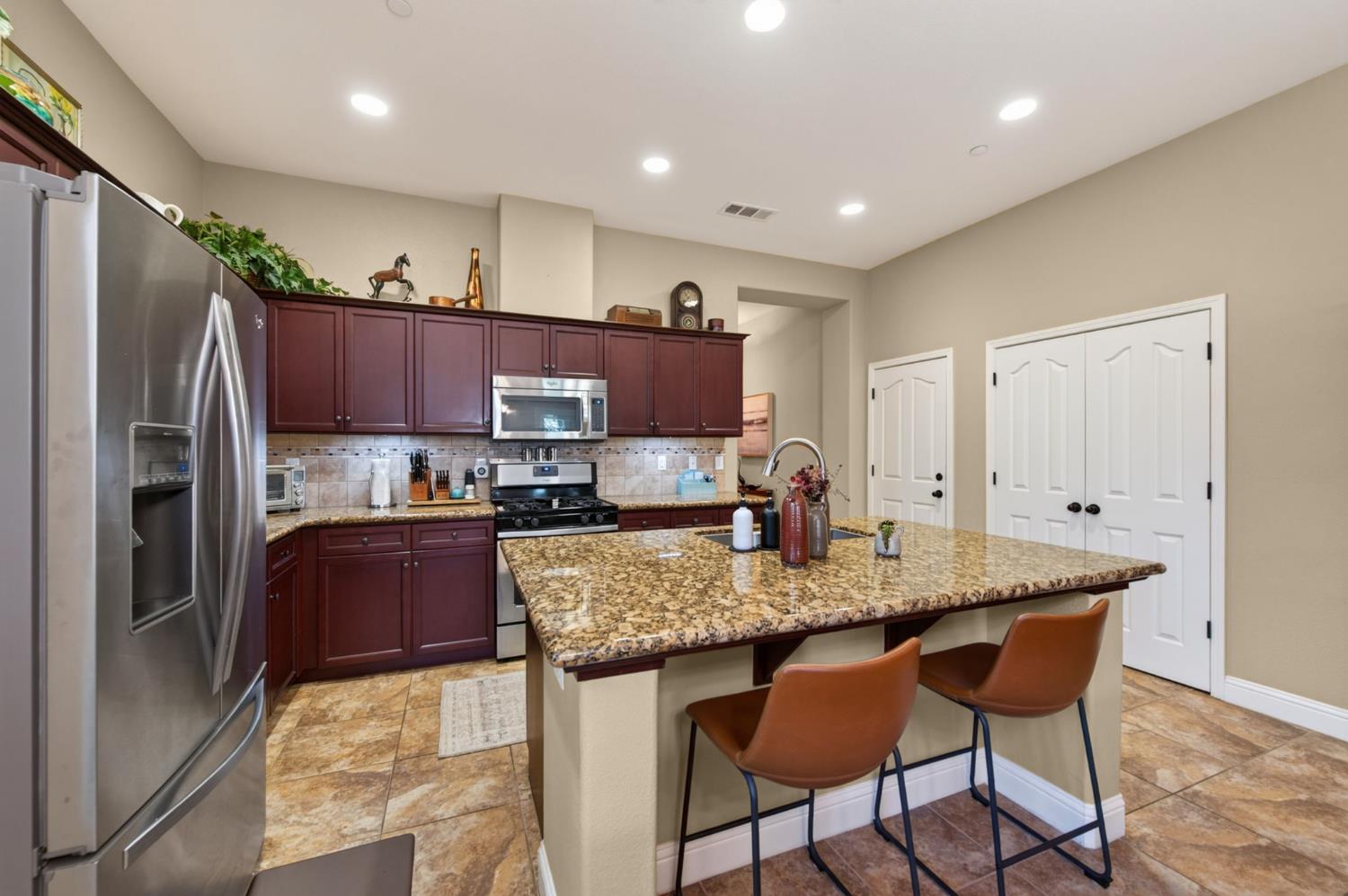 3745 Robinwood Ave, Clovis, CA 93619