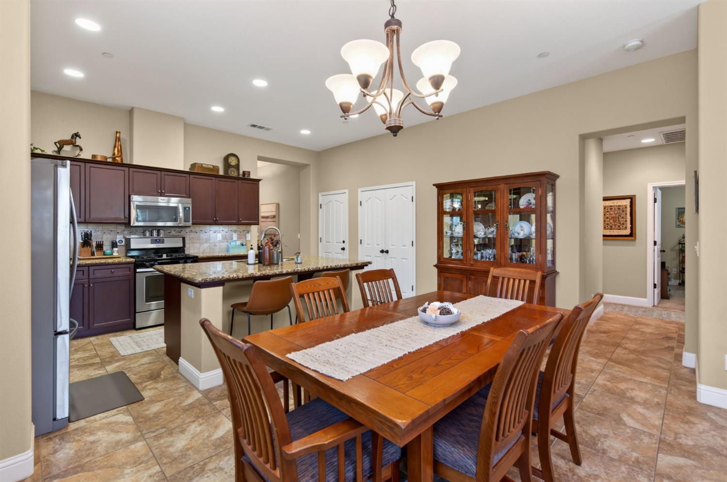 3745 Robinwood Ave, Clovis, CA 93619