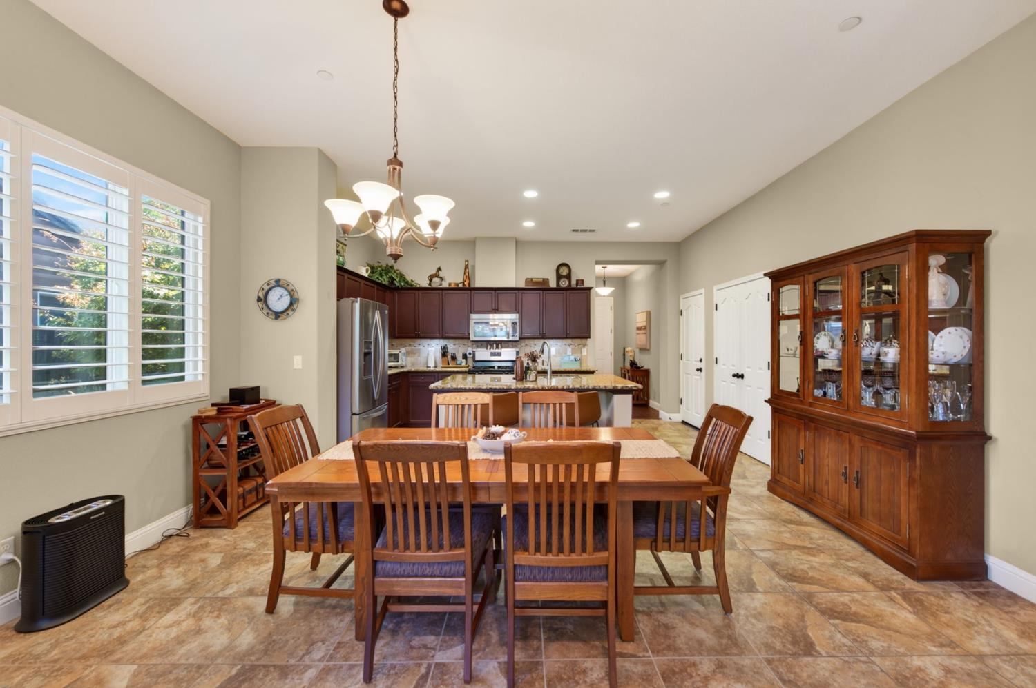 3745 Robinwood Ave, Clovis, CA 93619