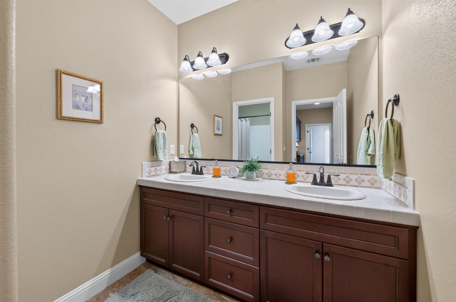3745 Robinwood Ave, Clovis, CA 93619