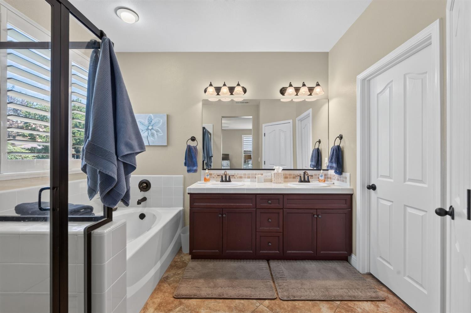 3745 Robinwood Ave, Clovis, CA 93619
