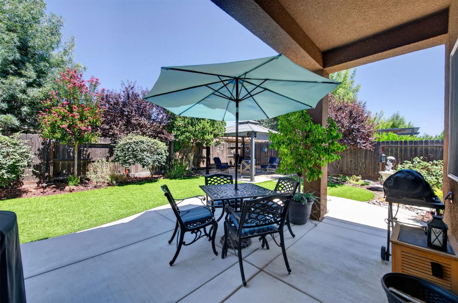 3745 Robinwood Ave, Clovis, CA 93619