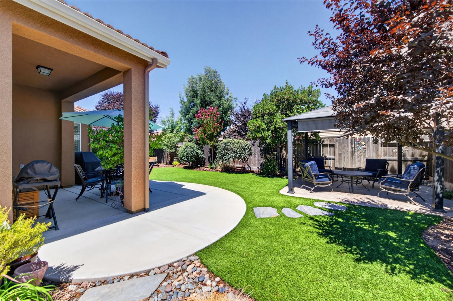 3745 Robinwood Ave, Clovis, CA 93619