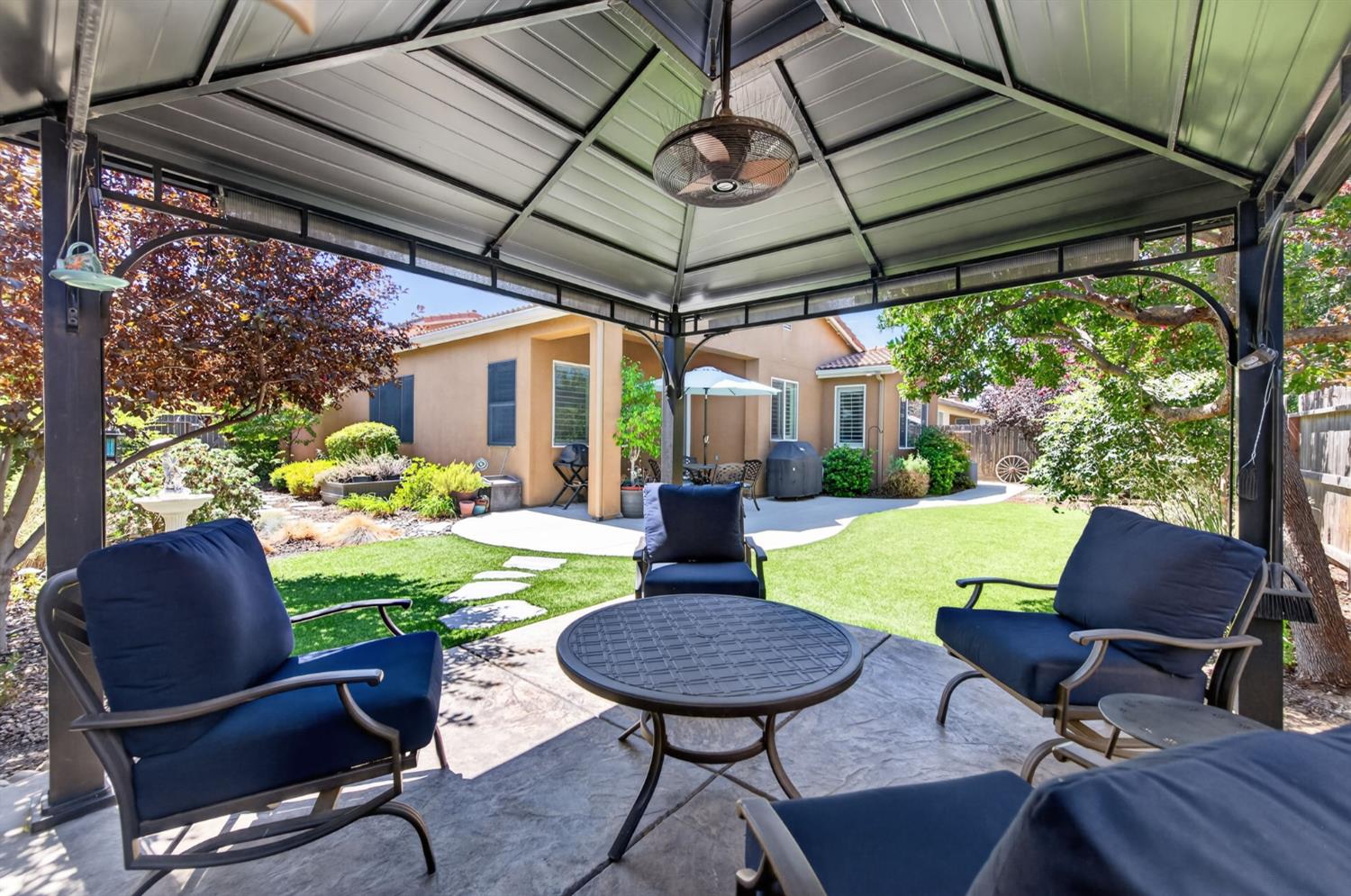 3745 Robinwood Ave, Clovis, CA 93619