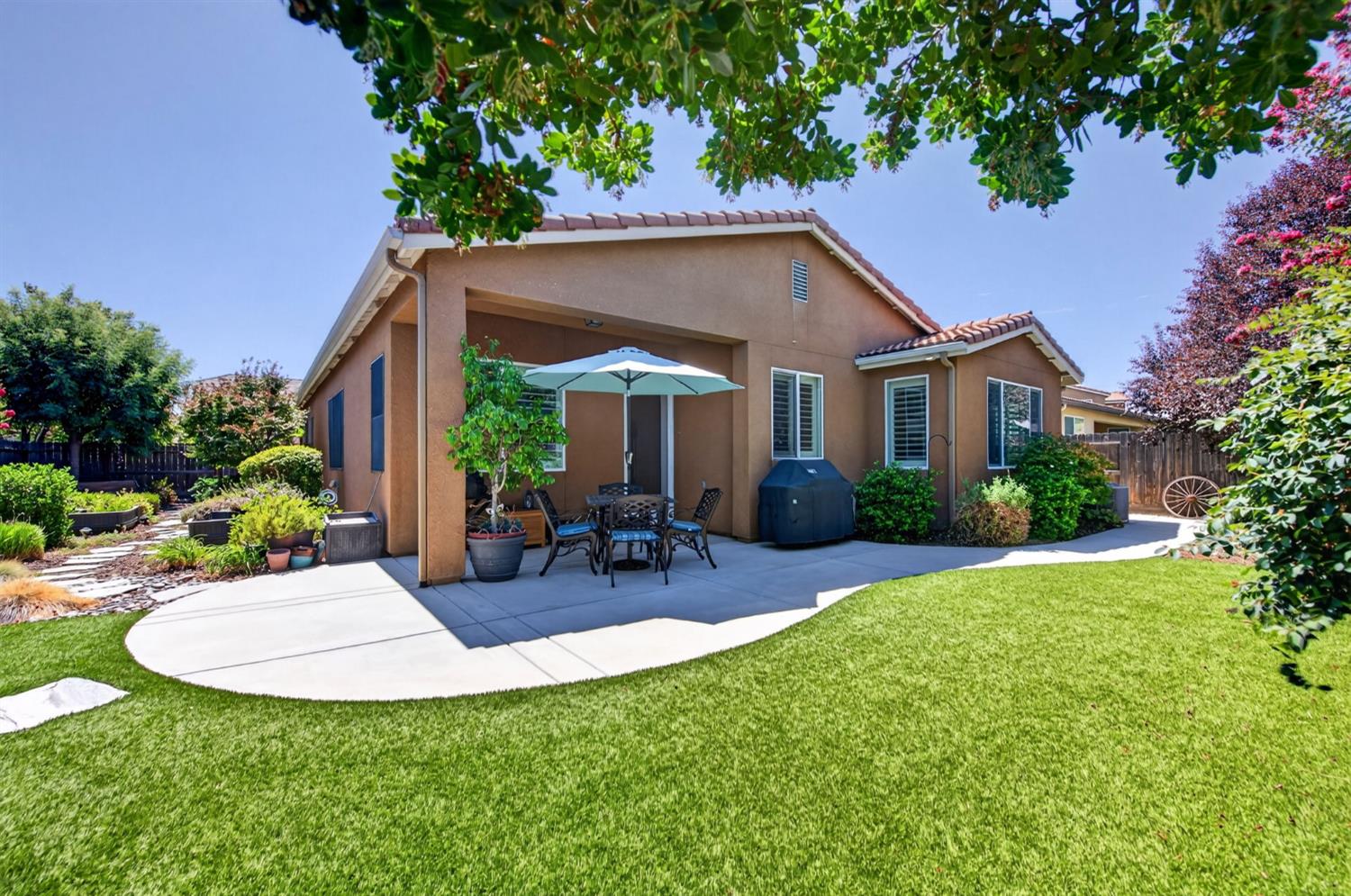3745 Robinwood Ave, Clovis, CA 93619