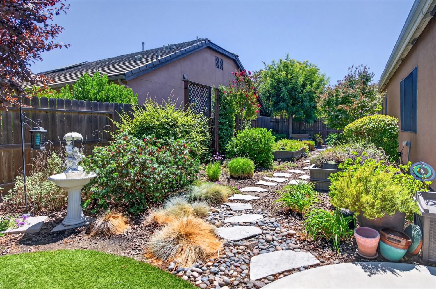 3745 Robinwood Ave, Clovis, CA 93619