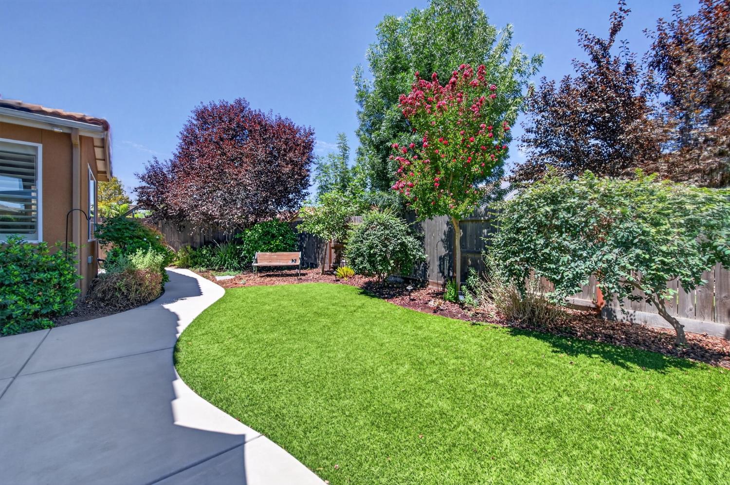 3745 Robinwood Ave, Clovis, CA 93619
