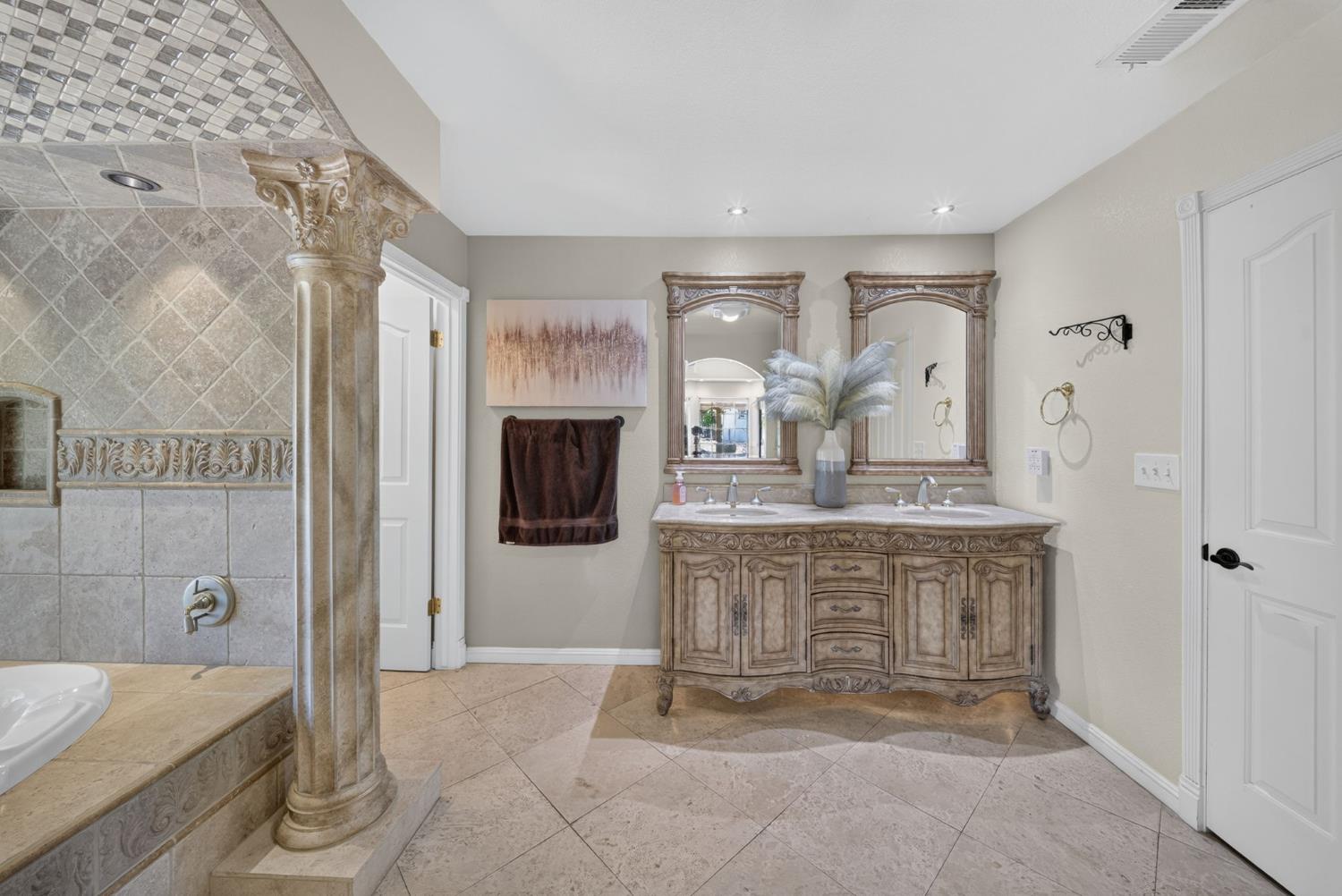 19392 Farallon Rd, Madera, CA 93638