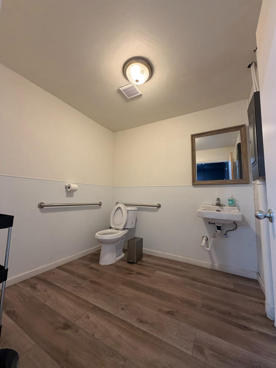 1005 Barstow Ave, Clovis, CA 93612