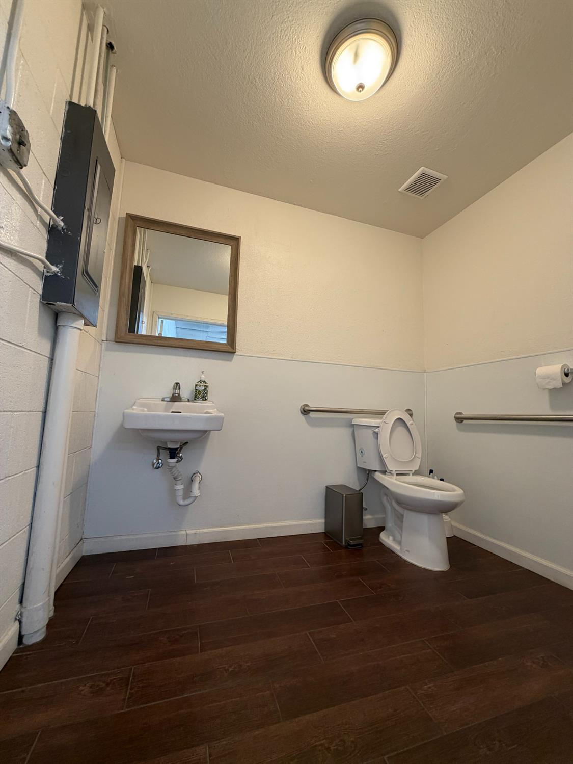 1005 Barstow Ave, Clovis, CA 93612