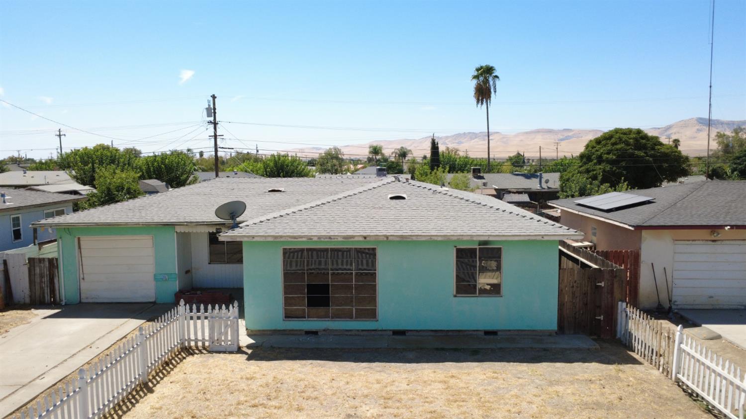 740 E Monterey St, Avenal, CA 93204