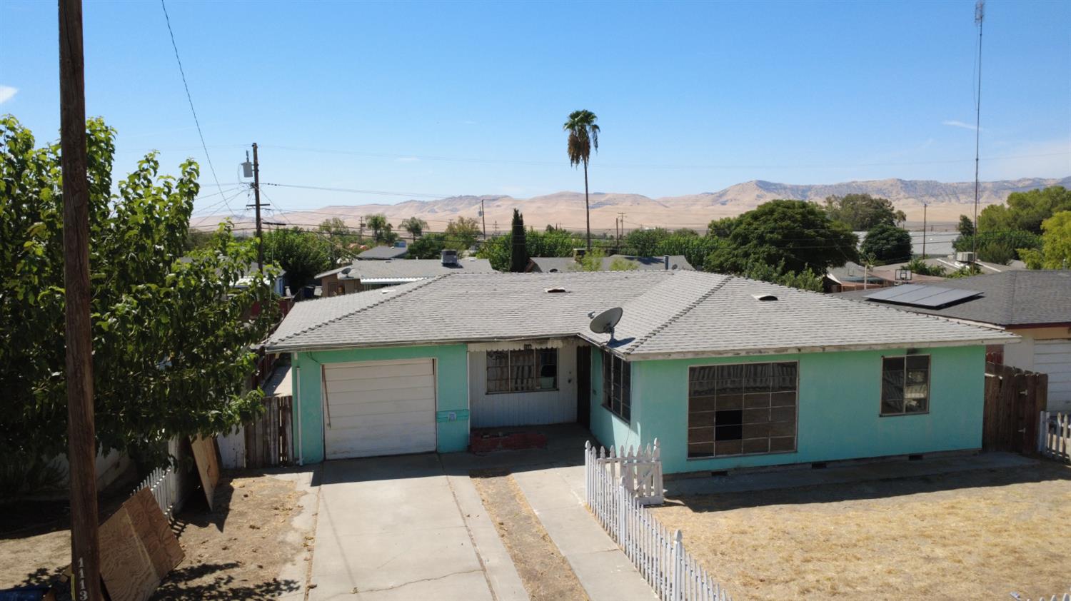 740 E Monterey St, Avenal, CA 93204