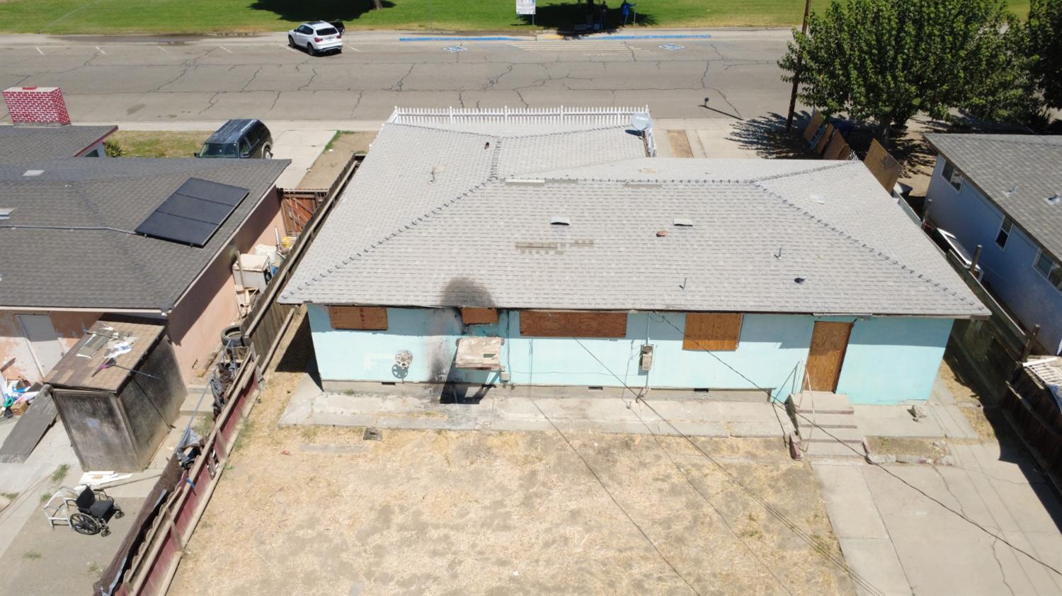 740 E Monterey St, Avenal, CA 93204