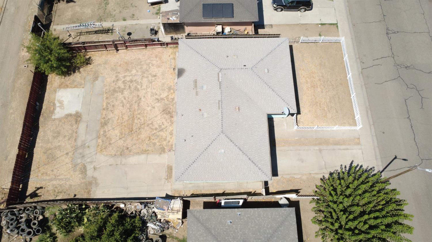 740 E Monterey St, Avenal, CA 93204
