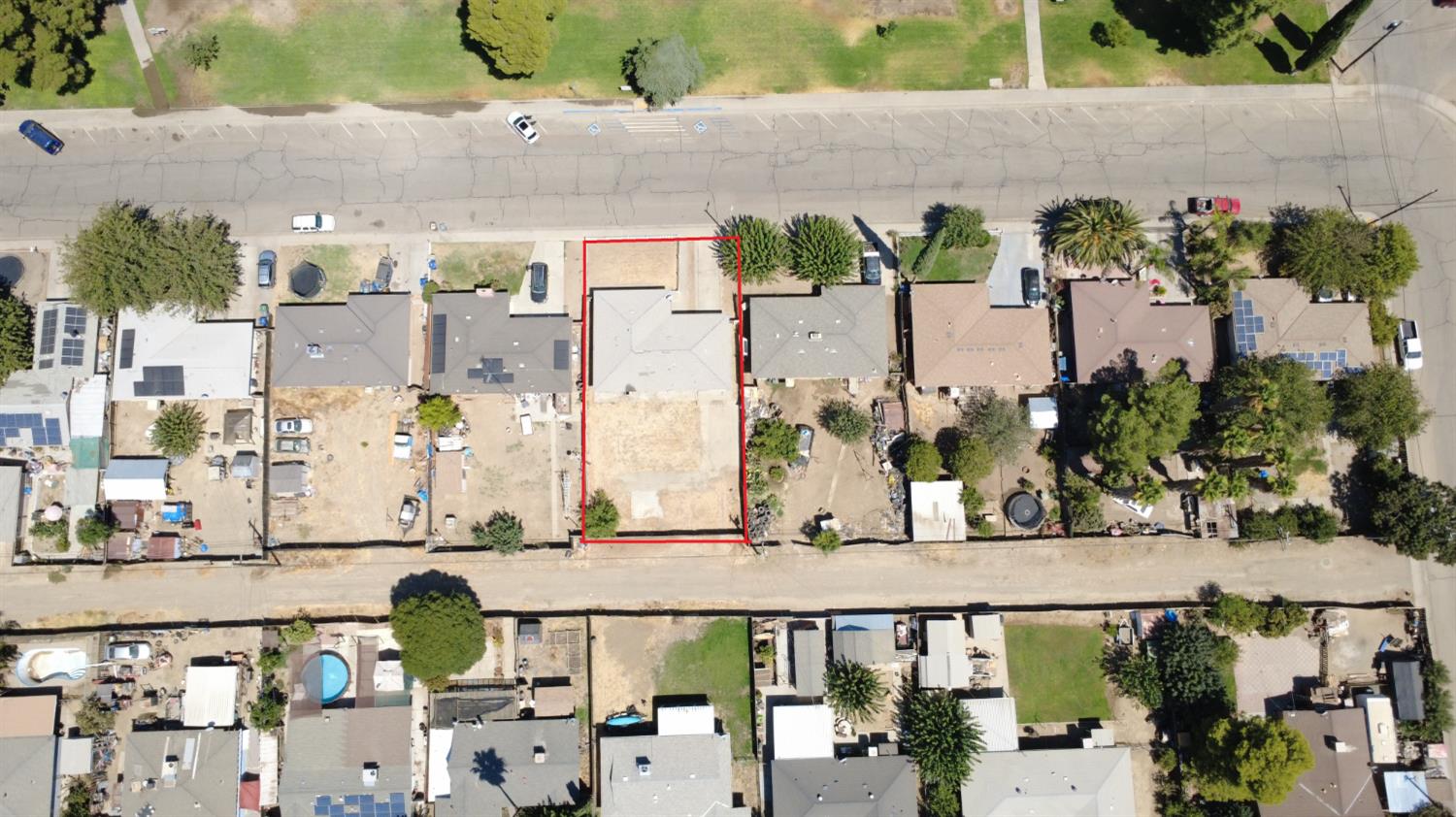 740 E Monterey St, Avenal, CA 93204