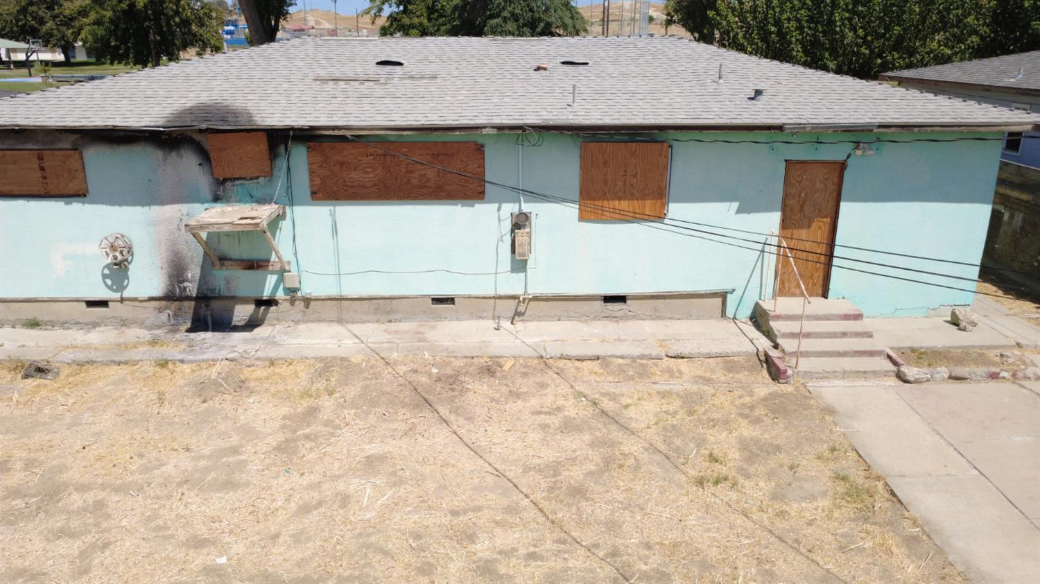 740 E Monterey St, Avenal, CA 93204