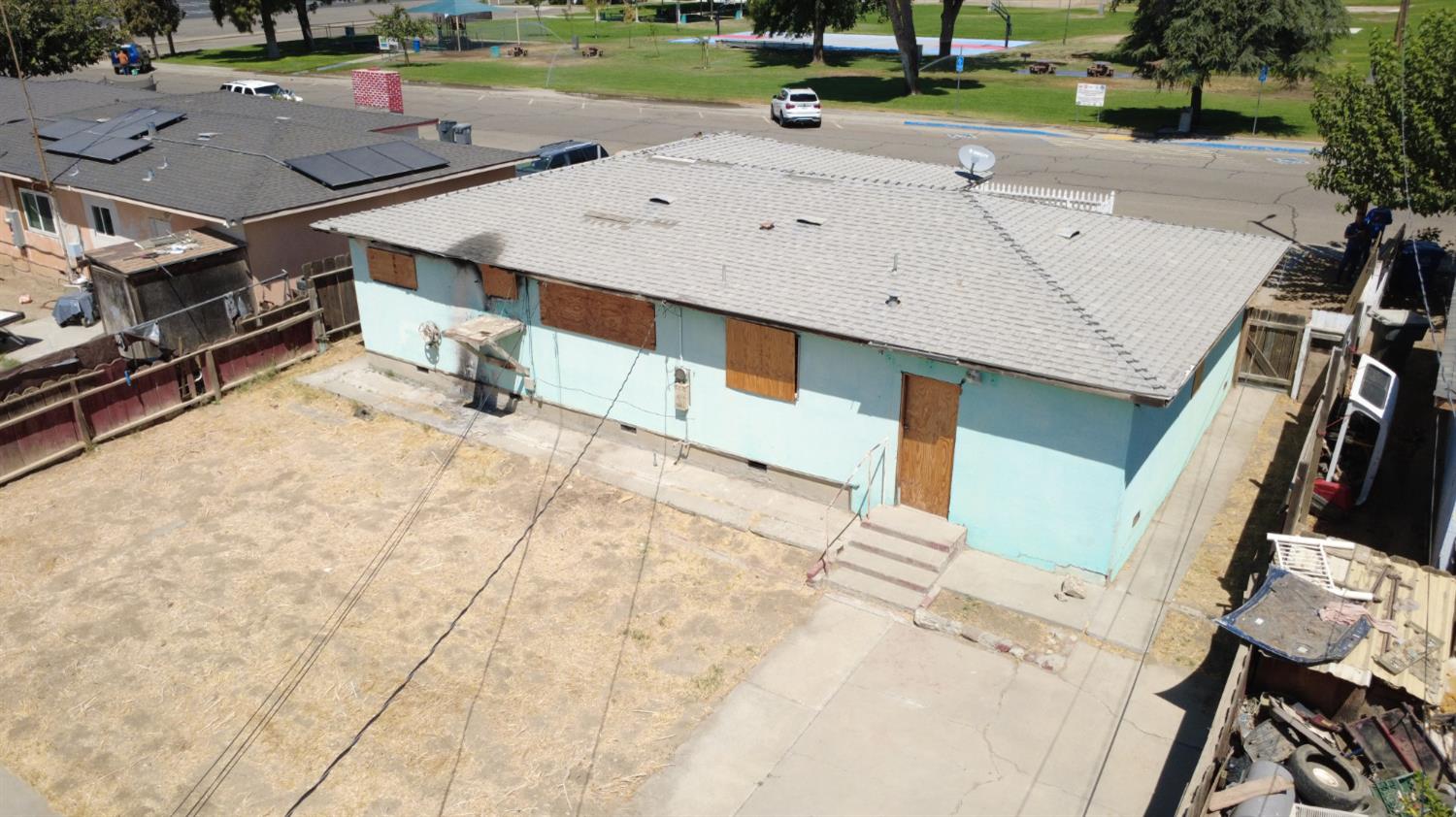 740 E Monterey St, Avenal, CA 93204