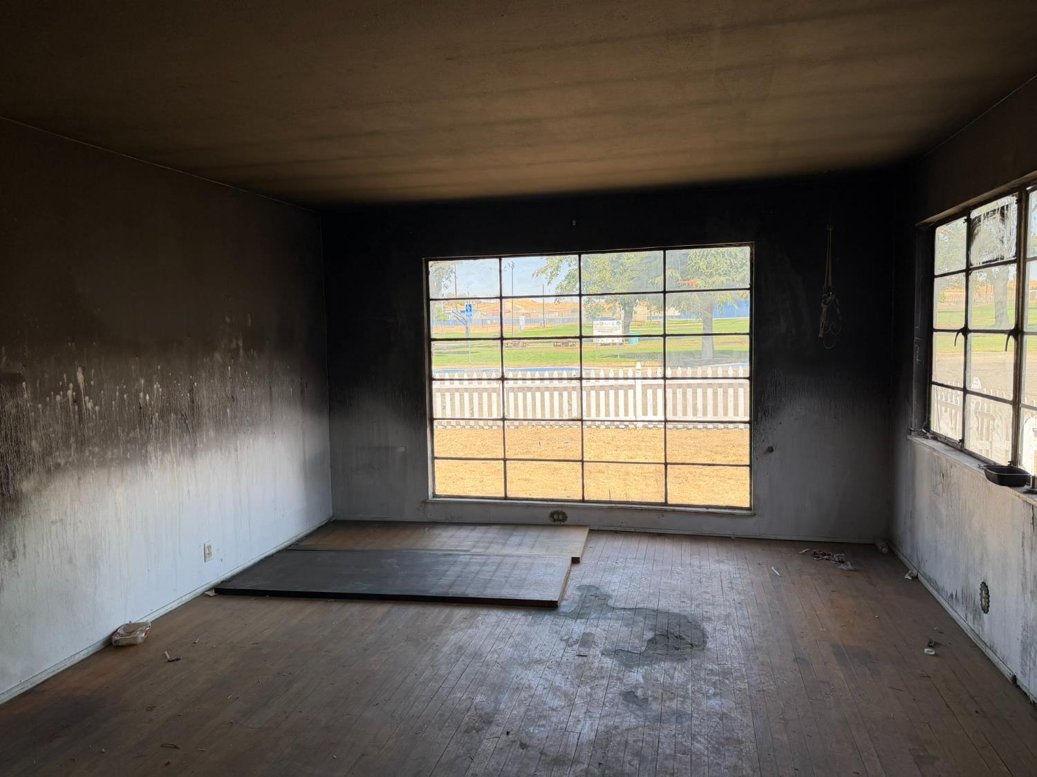 740 E Monterey St, Avenal, CA 93204
