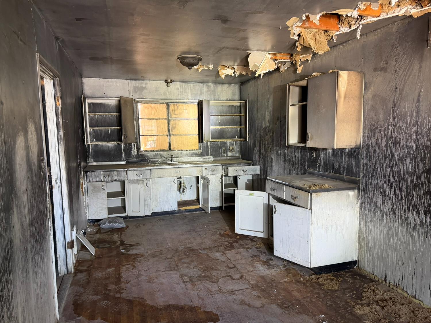 740 E Monterey St, Avenal, CA 93204