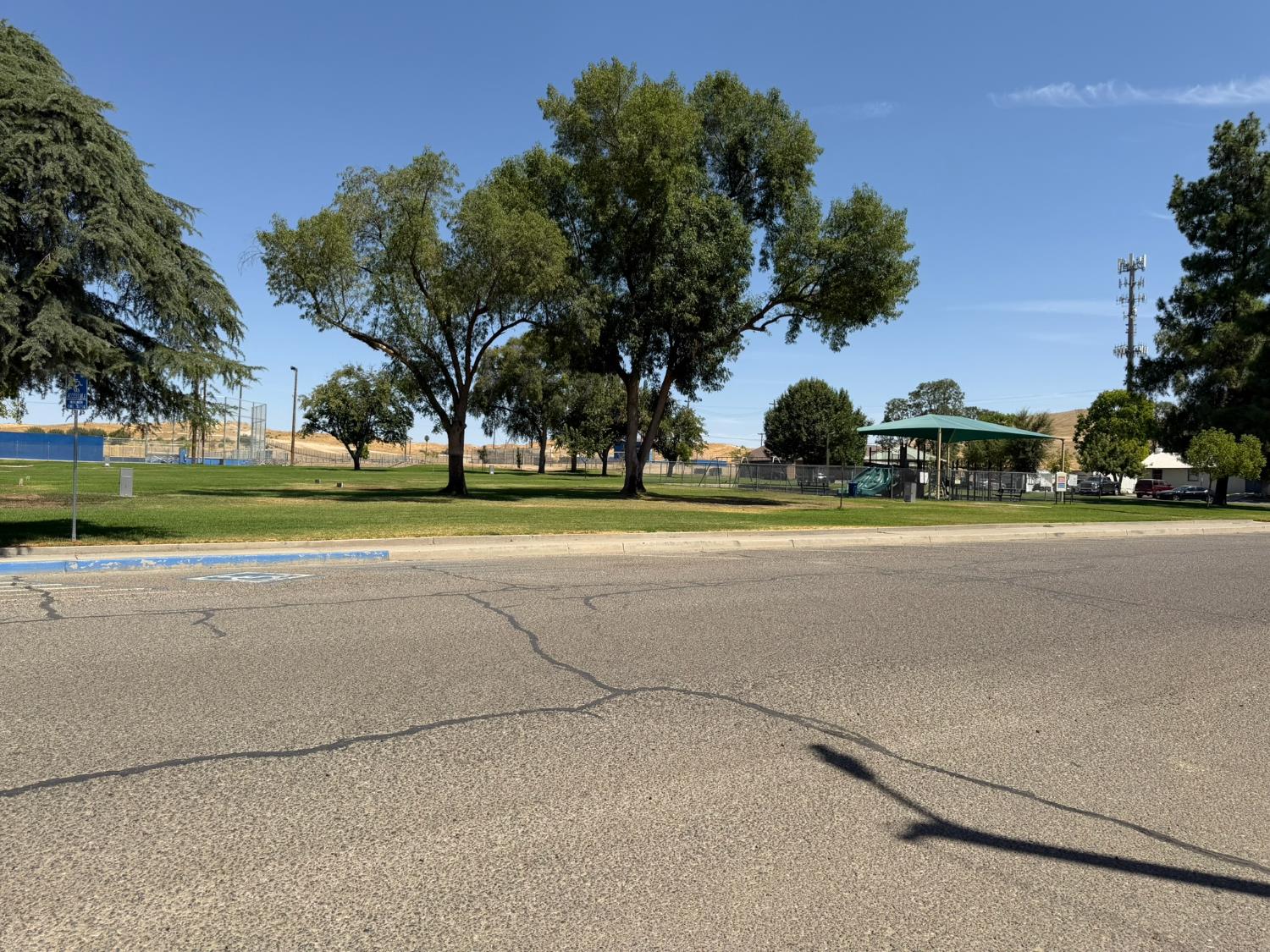 740 E Monterey St, Avenal, CA 93204