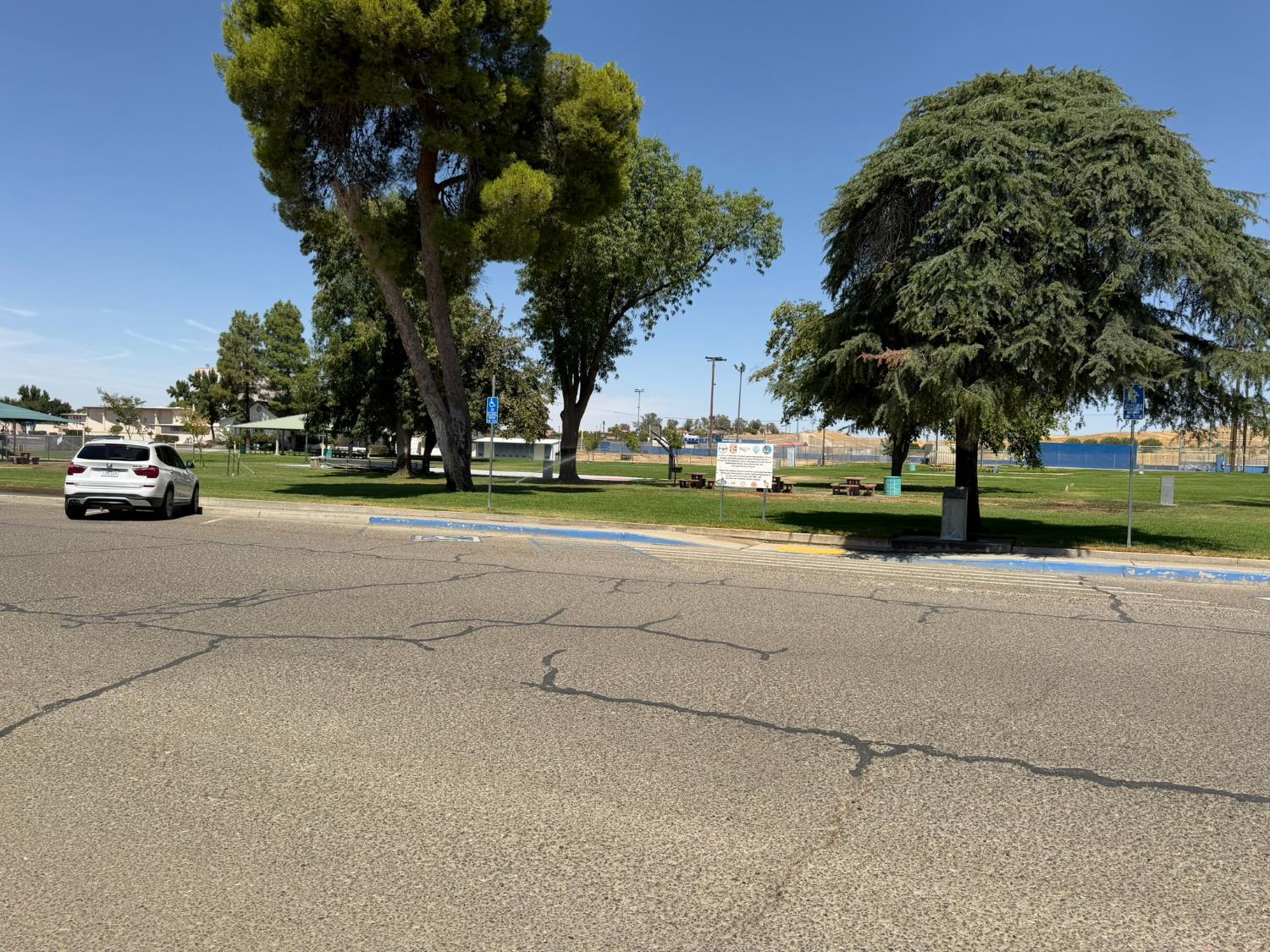 740 E Monterey St, Avenal, CA 93204