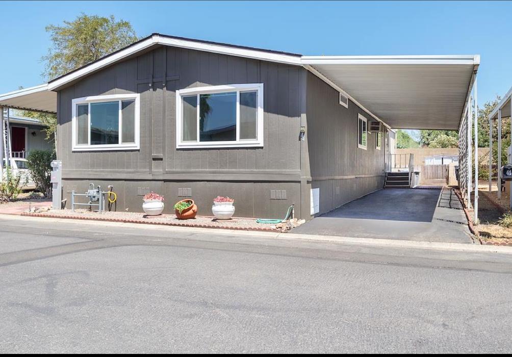 860 E Grangeville Blvd #44, Hanford, CA 93230