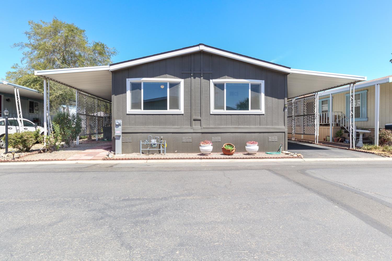 860 E Grangeville Blvd #44, Hanford, CA 93230