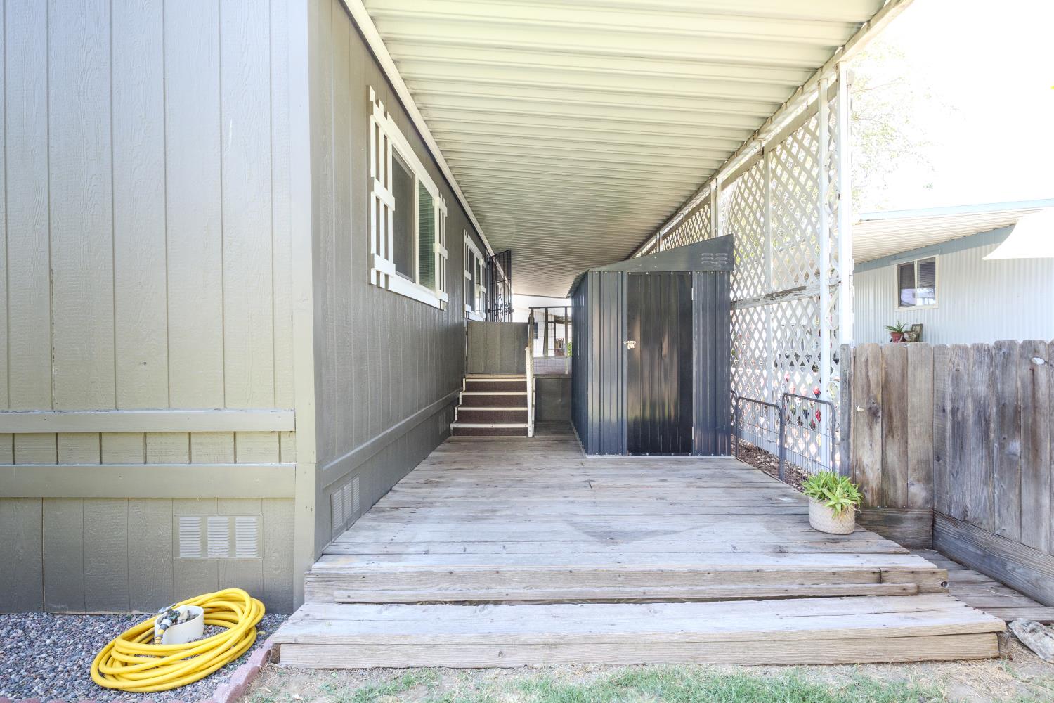 860 E Grangeville Blvd #44, Hanford, CA 93230