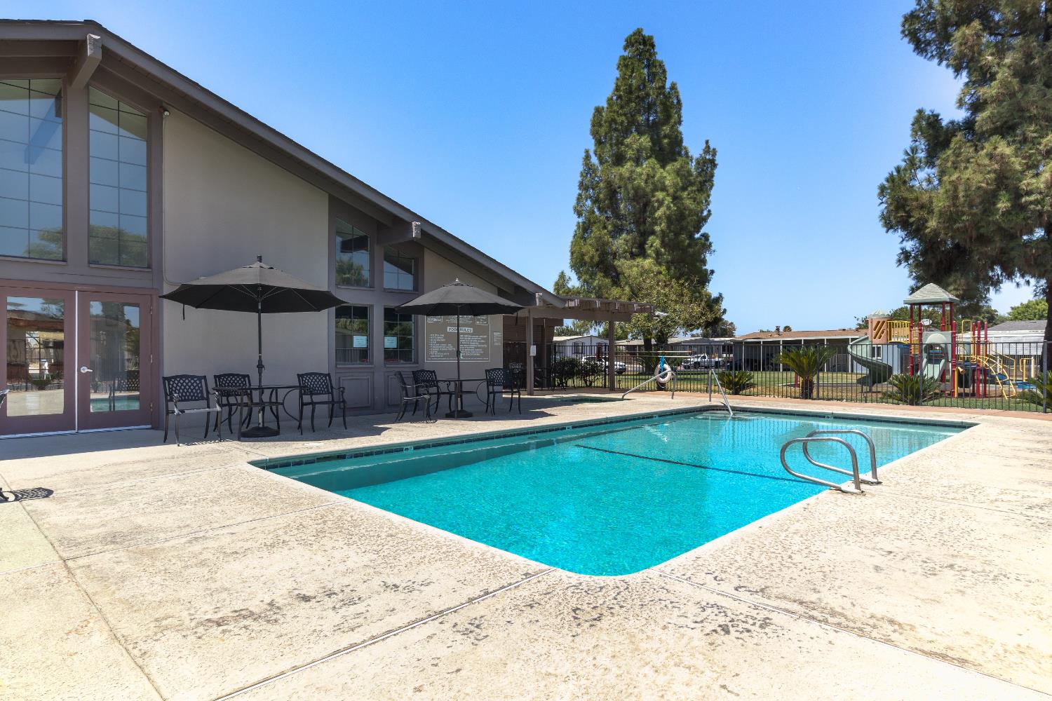 860 E Grangeville Blvd #44, Hanford, CA 93230