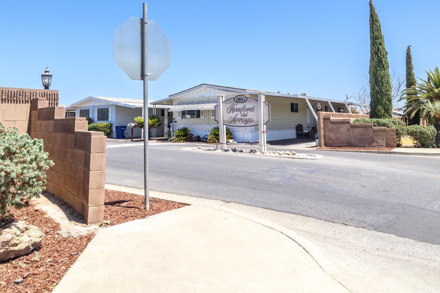 860 E Grangeville Blvd #44, Hanford, CA 93230