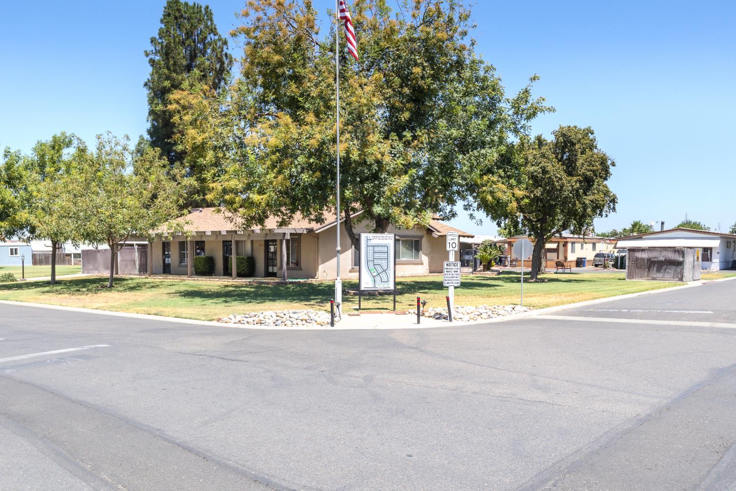 860 E Grangeville Blvd #44, Hanford, CA 93230