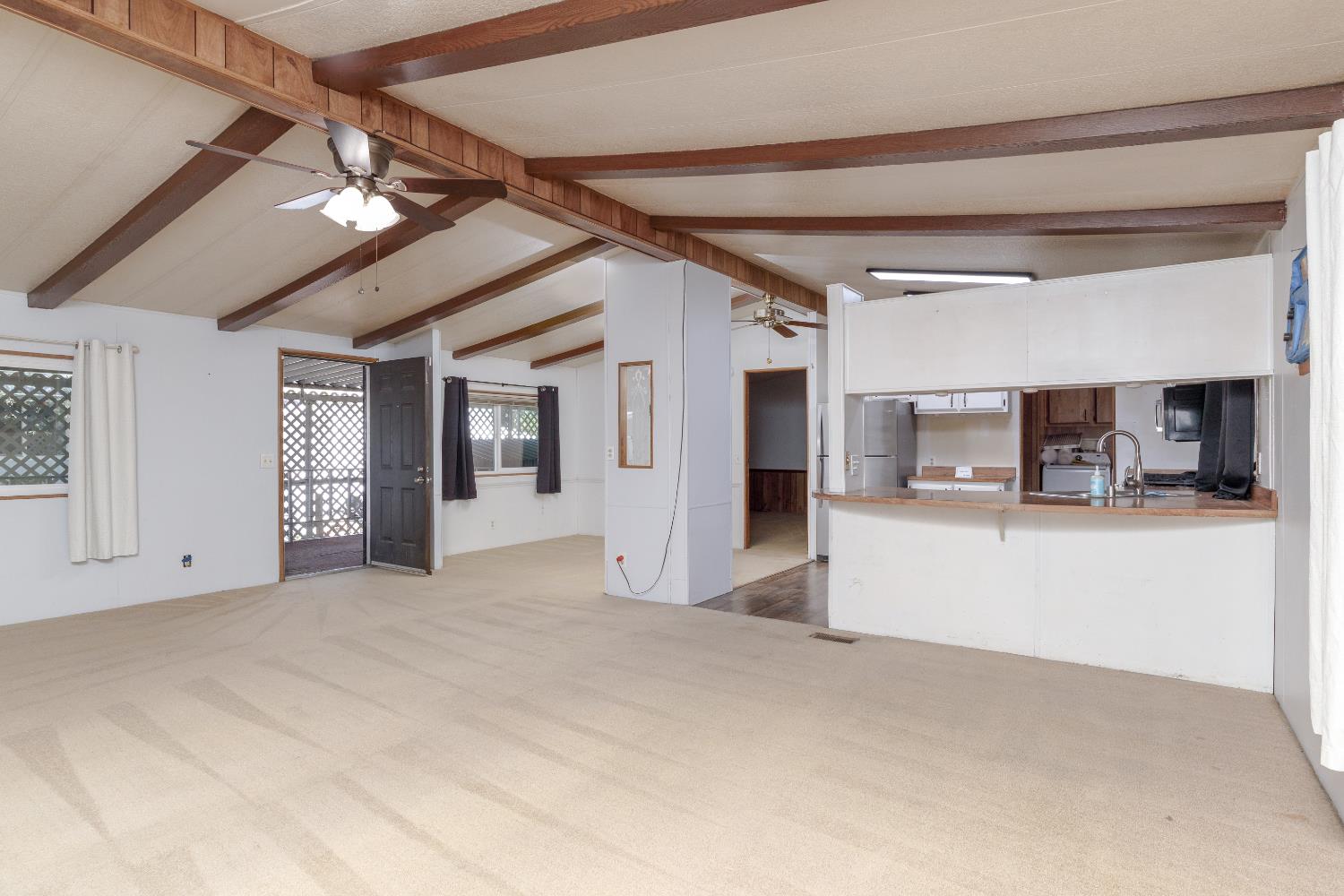 860 E Grangeville Blvd #44, Hanford, CA 93230