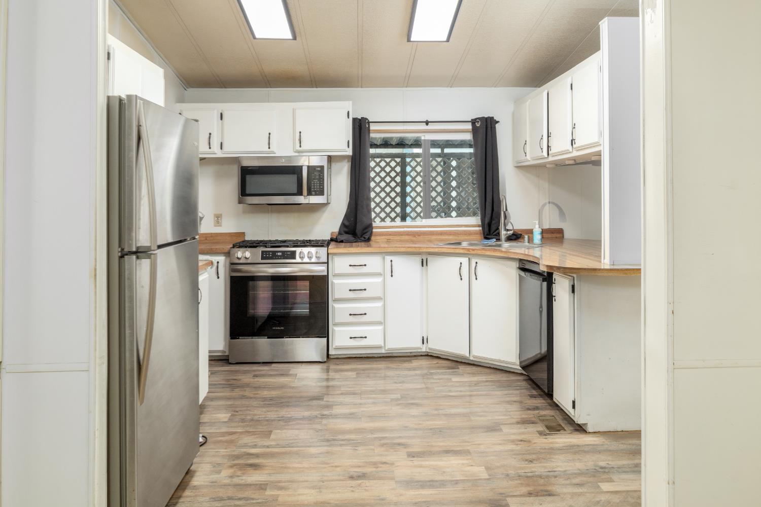 860 E Grangeville Blvd #44, Hanford, CA 93230