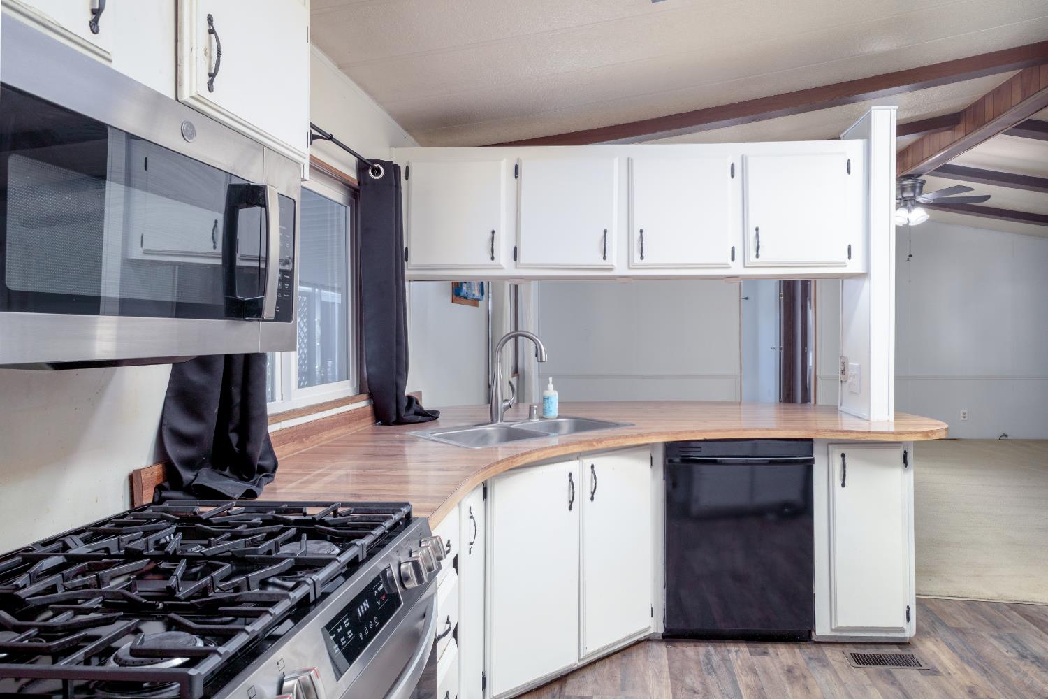 860 E Grangeville Blvd #44, Hanford, CA 93230