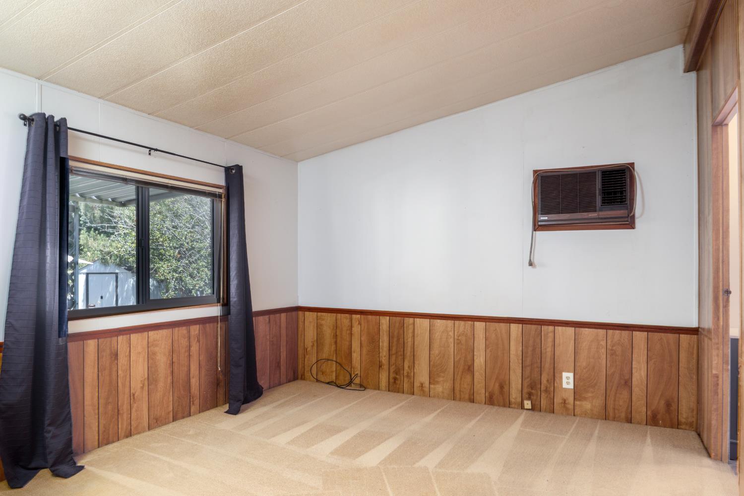860 E Grangeville Blvd #44, Hanford, CA 93230