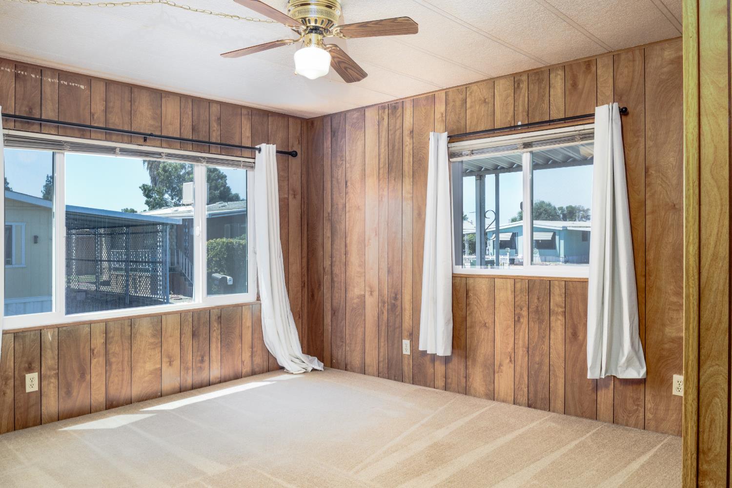 860 E Grangeville Blvd #44, Hanford, CA 93230
