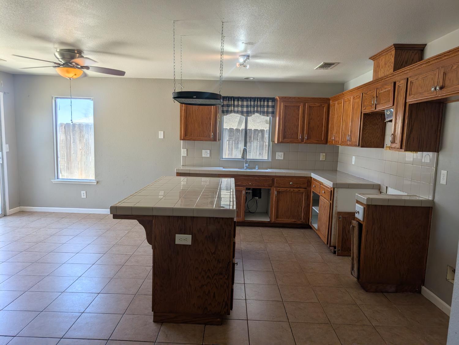 6114 W Keats Ave, Fresno, CA 93723